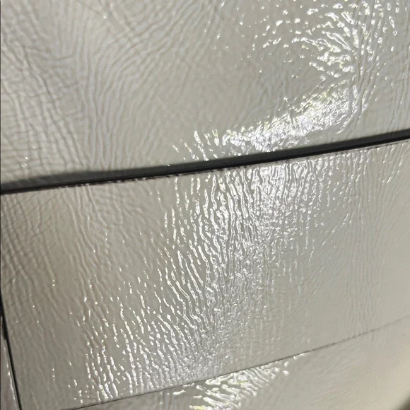 Tory Burch Cream Crossbody Bag with Gold Accent - Picture 5 of 12